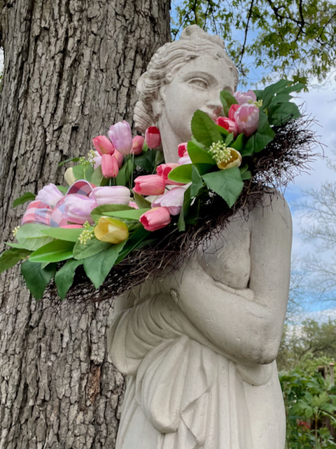 http://zhurnaly.com/images/arty/Takoma-Park_sculpture_lady_lei_2021-04-22.jpg