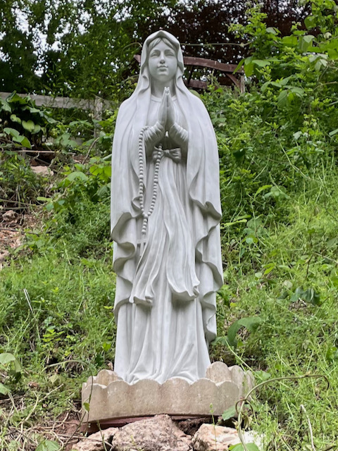 http://zhurnaly.com/images/arty/Virgin-Mary-statue_Sligo-Creek-Parkway_2021-05-28.jpg