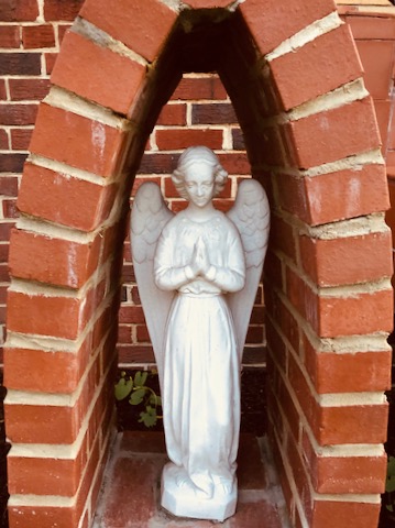http://zhurnaly.com/images/run/Angel-statue_2020-04-25.jpg