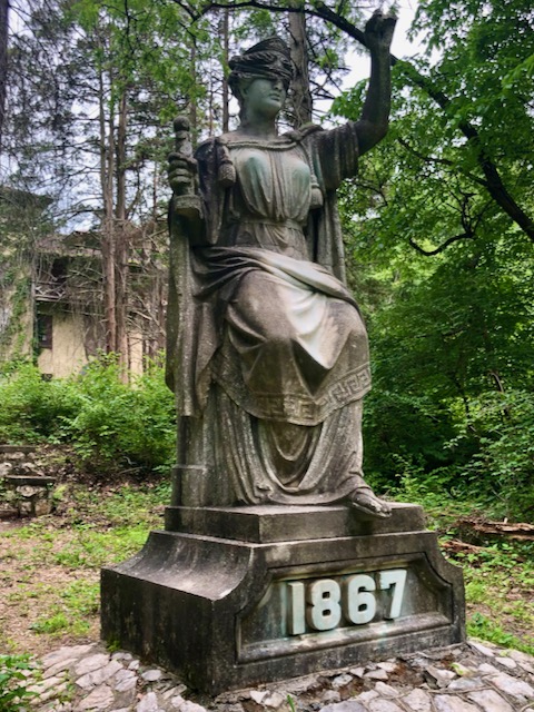 http://zhurnaly.com/images/run/Justice_statue_National-Park-Seminary_2020-05-29.jpg