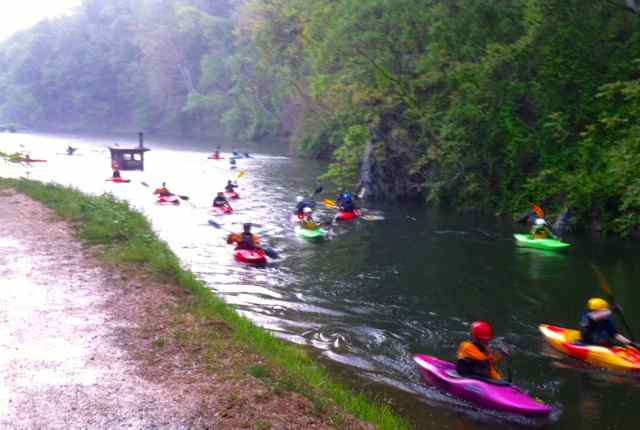 http://zhurnaly.com/images/running/C-and-O_Canal_kayaks.jpg