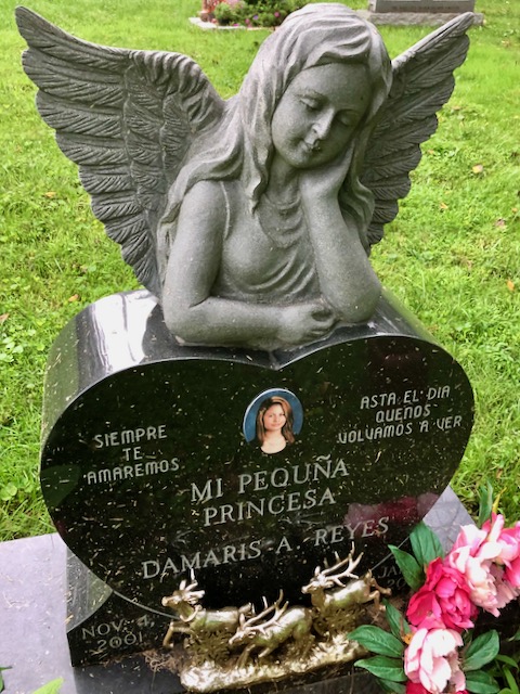 http://zhurnaly.com/images/walk/St_Rose_of_Lima_cemetery_little-princess-gravestone_2020-09-12.jpg